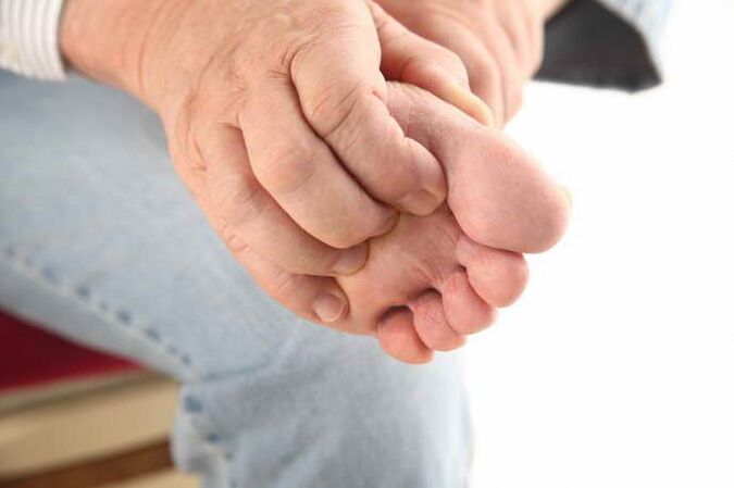 Standing on the foot with thoracic osteochondrosis